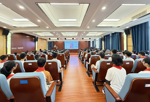 專家講座。晏紅霞攝