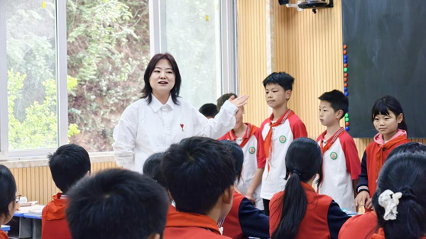 任河小學(xué)教師到教共體成員校蓼子二小送教。重慶市教委師范處供圖