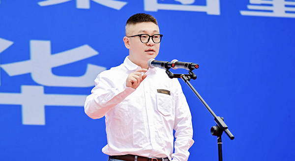 大唐聯(lián)盟唐卡裝飾集團(tuán)董事長張華。唐卡裝飾供圖