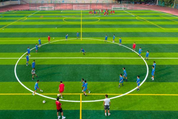 南岸校園足球數(shù)十年“體教融合”發(fā)展。郭旭攝