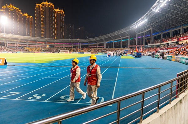 電力人員在現(xiàn)場(chǎng)安全巡視。國(guó)網(wǎng)重慶永川供電公司供圖