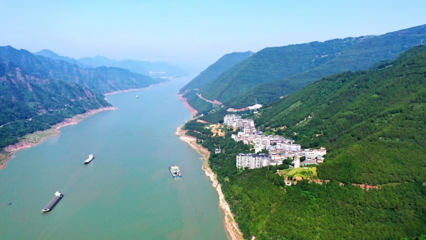 云陽縣龍洞鎮(zhèn)全貌。方劍攝