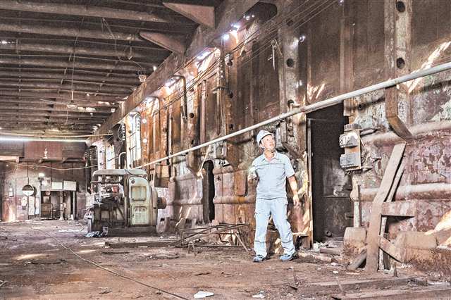 工作人員進(jìn)行安全巡查。