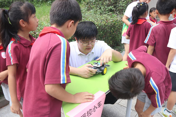 室外展臺(tái)。重慶師范大學(xué)供圖