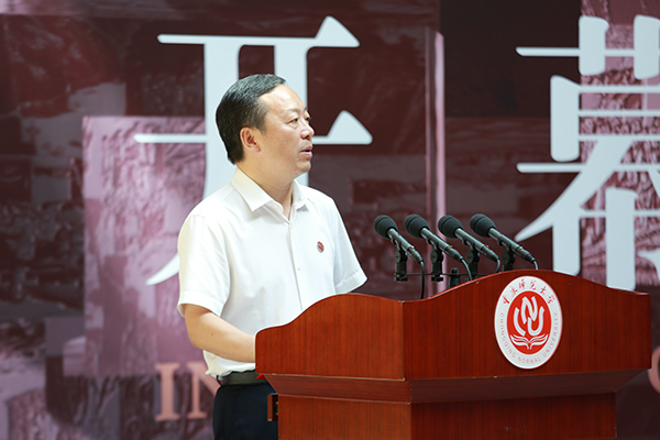 重慶師范大學(xué)黨委常委、副校長孟小軍致辭。張源攝