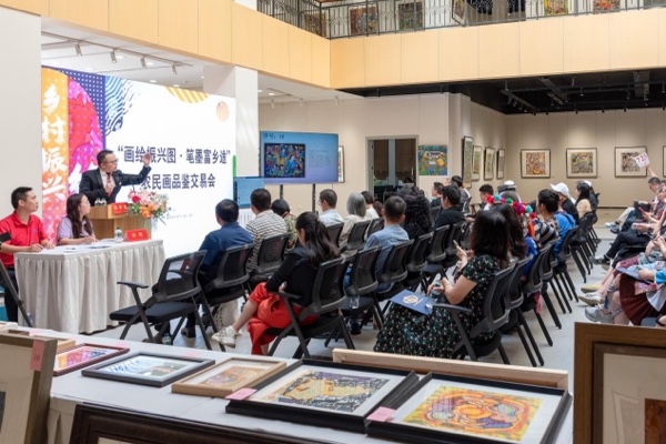 競拍現(xiàn)場。周禹攝