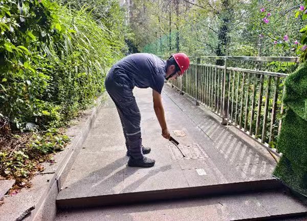 對閥門井進(jìn)行檢漏分析。重慶燃?xì)饧瘓F(tuán)供圖