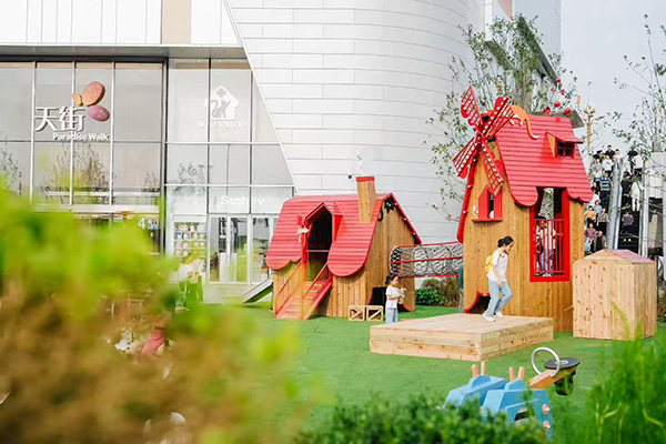 龍興天街主題戶外空間。龍湖商業(yè)供圖