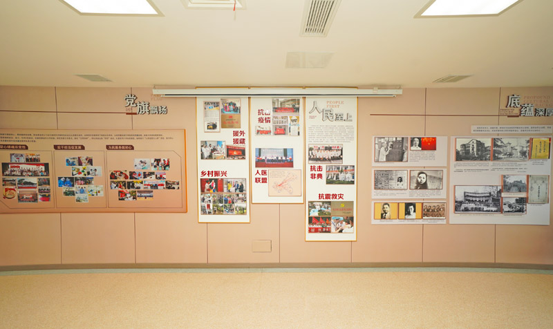 院史文化區(qū)展示“人醫(yī)精神”。（向燕妮 攝）