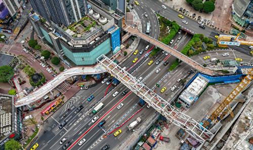 觀音橋商圈空中連廊項(xiàng)目。重慶設(shè)計集團(tuán)有限公司市政設(shè)計研究院供圖