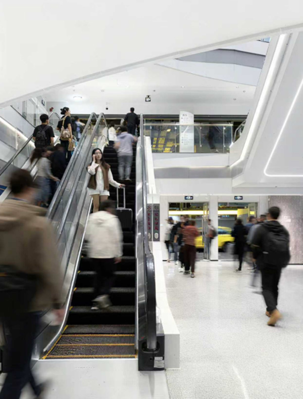 金沙天街人流如織。重慶龍湖供圖