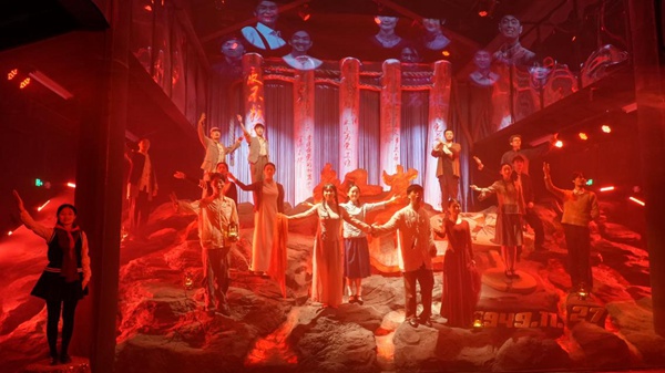 沉浸式史詩劇《紅巖紅》劇照 。紅巖文旅供圖
