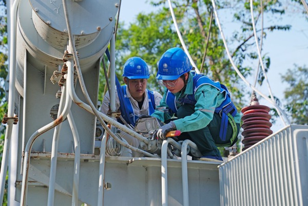 開展檢修工作。國網(wǎng)重慶合川供電公司供圖