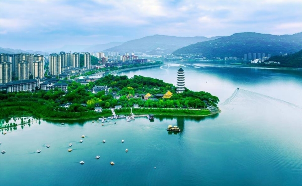 湖光塔影，醉美風(fēng)光。開州區(qū)融媒體中心供圖