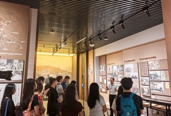 公開課現(xiàn)場。西南大學鄉(xiāng)村振興戰(zhàn)略研究院供圖