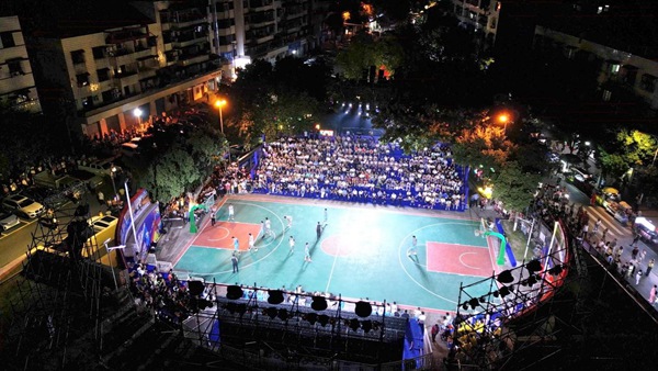 “永BA”2025永川區(qū)籃球聯(lián)賽現(xiàn)場(chǎng)。國(guó)網(wǎng)重慶永川供電公司供圖