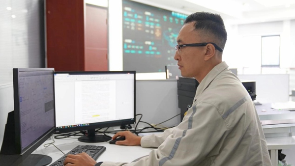 電力人員加強服務(wù)風(fēng)險預(yù)警工作。國網(wǎng)重慶永川供電公司供圖