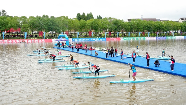 圖為參賽選手在賽場(chǎng)競(jìng)技。龔長(zhǎng)浩攝