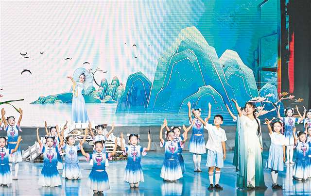 10月20日，江上風清·重慶清廉故事創(chuàng)作大賽頒獎活動舉行。圖為情景劇表演環(huán)節(jié)。記者 齊嵐森 攝/視覺重慶