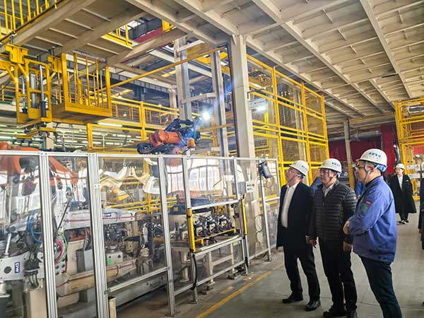 中信銀行萬州支行走訪企業(yè)。重慶市委金融辦供圖