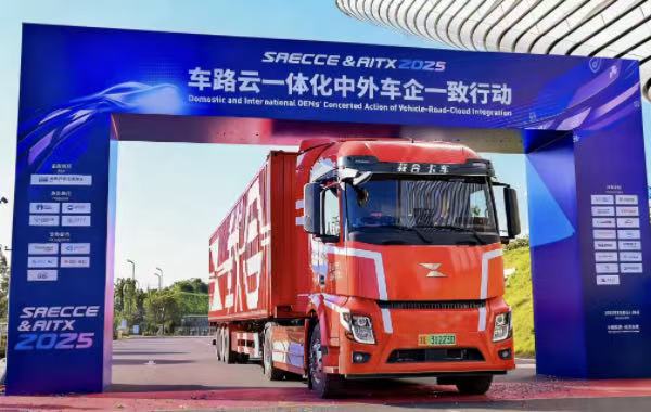 載合卡車攜智駕和車路協(xié)同最新成果亮相。活動主辦方供圖