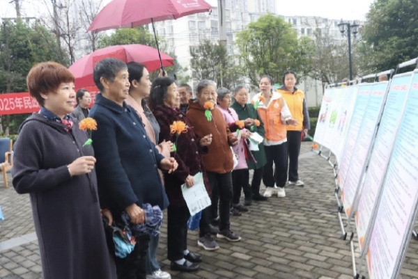 現(xiàn)場(chǎng)講解。屠歡攝