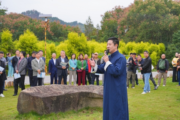 《在北碚看合川老鄉(xiāng)》朗誦。秦廷富攝