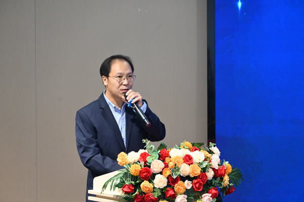 重慶城市科技學院黨委副書記、副校長，重慶市民辦高校體育聯(lián)盟首任理事長賈瑞發(fā)言。蔣星彤攝