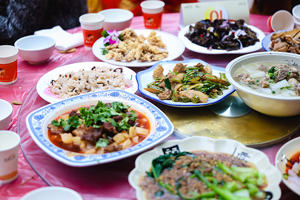 老友生活節(jié)百家宴現(xiàn)場。東原仁知供圖