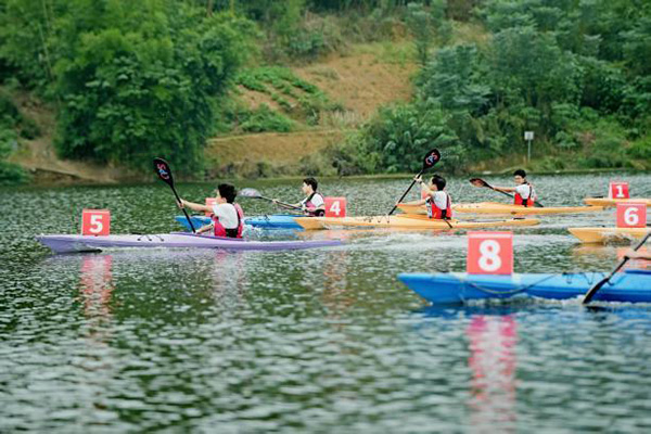 成渝校際皮劃艇對抗賽現(xiàn)場。重慶市江北區(qū)槳板協(xié)會供圖