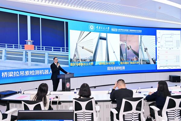 夏潤川介紹團隊故事。主辦方供圖