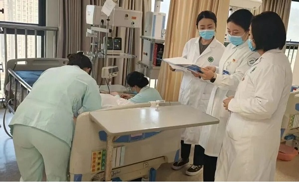 術(shù)后，患者留院觀察。豐都縣人民醫(yī)院供圖