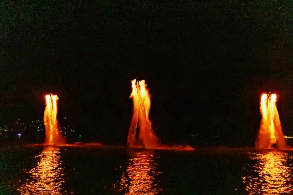 水上飛人火壺表演。開州區(qū)文旅委供圖