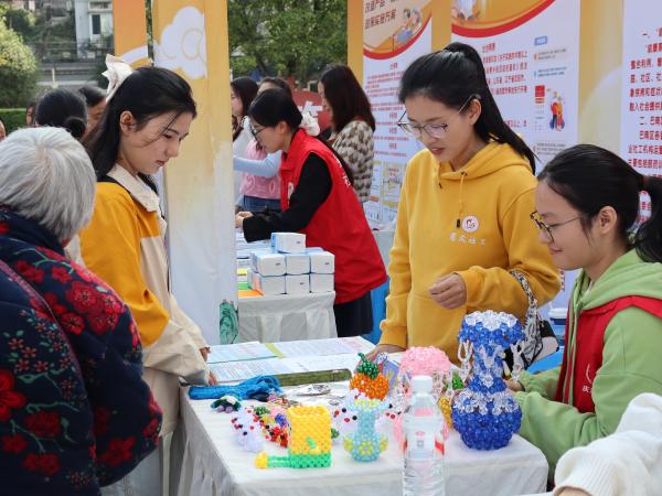 敬老月活動現(xiàn)場。重慶市一福養(yǎng)老發(fā)展中心供圖