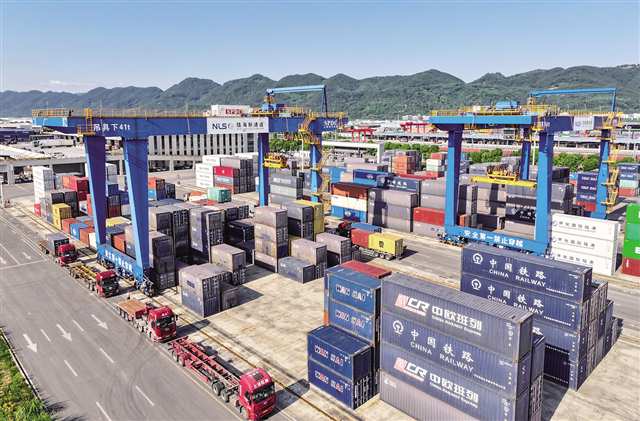 中國(guó)銀行重慶市分行充分發(fā)揮跨境金融優(yōu)勢(shì)，積極助力西部陸海新通道建設(shè) 郭普 攝/視覺(jué)重慶