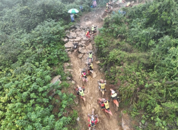 主賽場賽道選址礦坑遺址。巴南區(qū)融媒體中心供圖