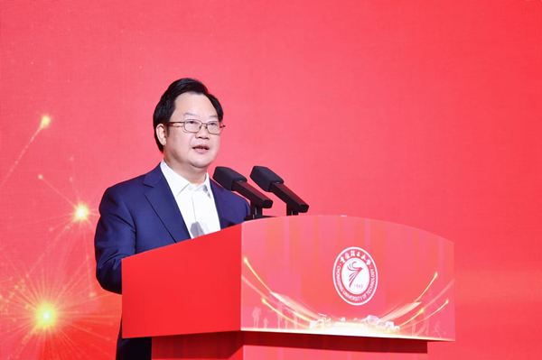 重慶理工大學(xué)黨委書(shū)記康騫致辭。重慶理工大學(xué)供圖