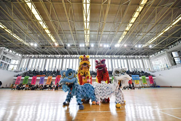 第十屆校友文化節(jié)暨2025年體育文化節(jié)開(kāi)幕式。重慶理工大學(xué)供圖