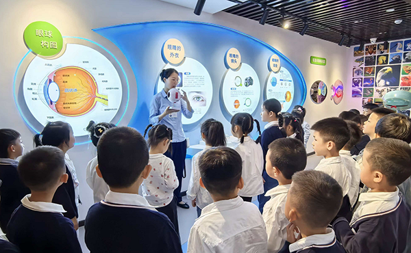 南岸區(qū)眼健康科普基地“愛眼探索營”社會實踐活動。重慶南坪愛爾眼科醫(yī)院供圖