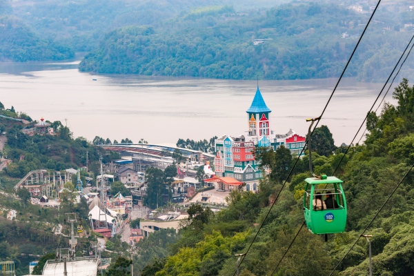 游客乘坐索道觀光。景區(qū)供圖