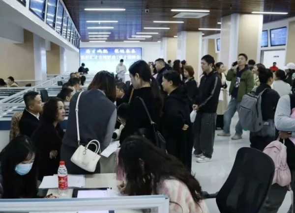 招聘會(huì)現(xiàn)場(chǎng)。忠縣人力資源和社會(huì)保障局供圖