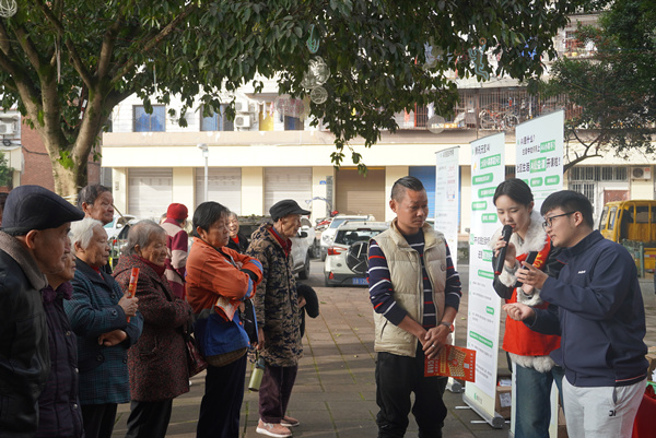 線(xiàn)下推廣。秦榛攝