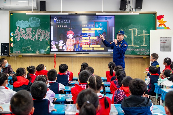 消防主題班會。涪陵區(qū)消防救援局供圖