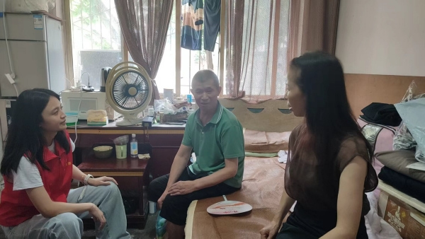 狀元碑社區(qū)工作人員現(xiàn)場(chǎng)走訪。受訪單位供圖