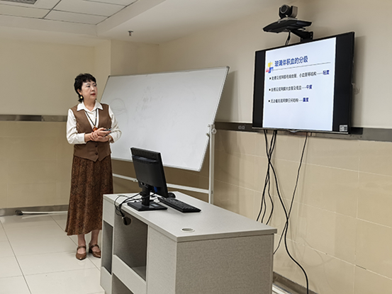 陳少軍分享現(xiàn)場。重慶普瑞眼科醫(yī)院供圖