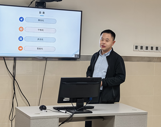 葉進分享現(xiàn)場。重慶普瑞眼科醫(yī)院供圖