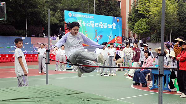 做活“空間乘法” 這所小學讓體育課“上天入地”