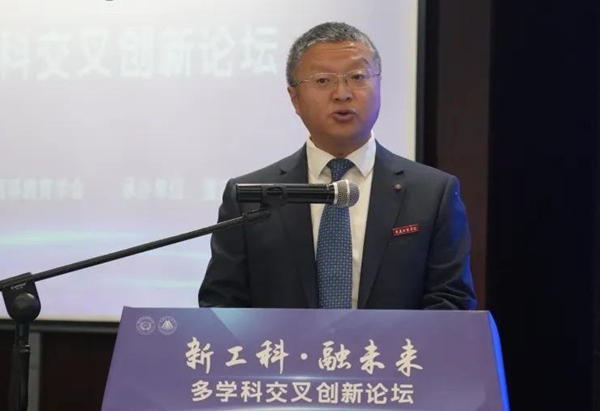 重慶財(cái)經(jīng)學(xué)院校長(zhǎng)吳華安致辭。重慶財(cái)經(jīng)學(xué)院供圖