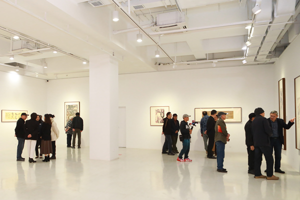 市民參觀展覽。王琦美術(shù)博物館供圖