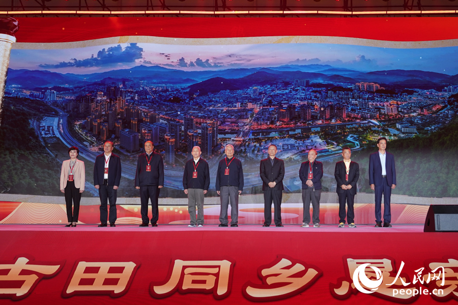 致敬環(huán)節(jié)。實習(xí)生 鄭舒塵攝